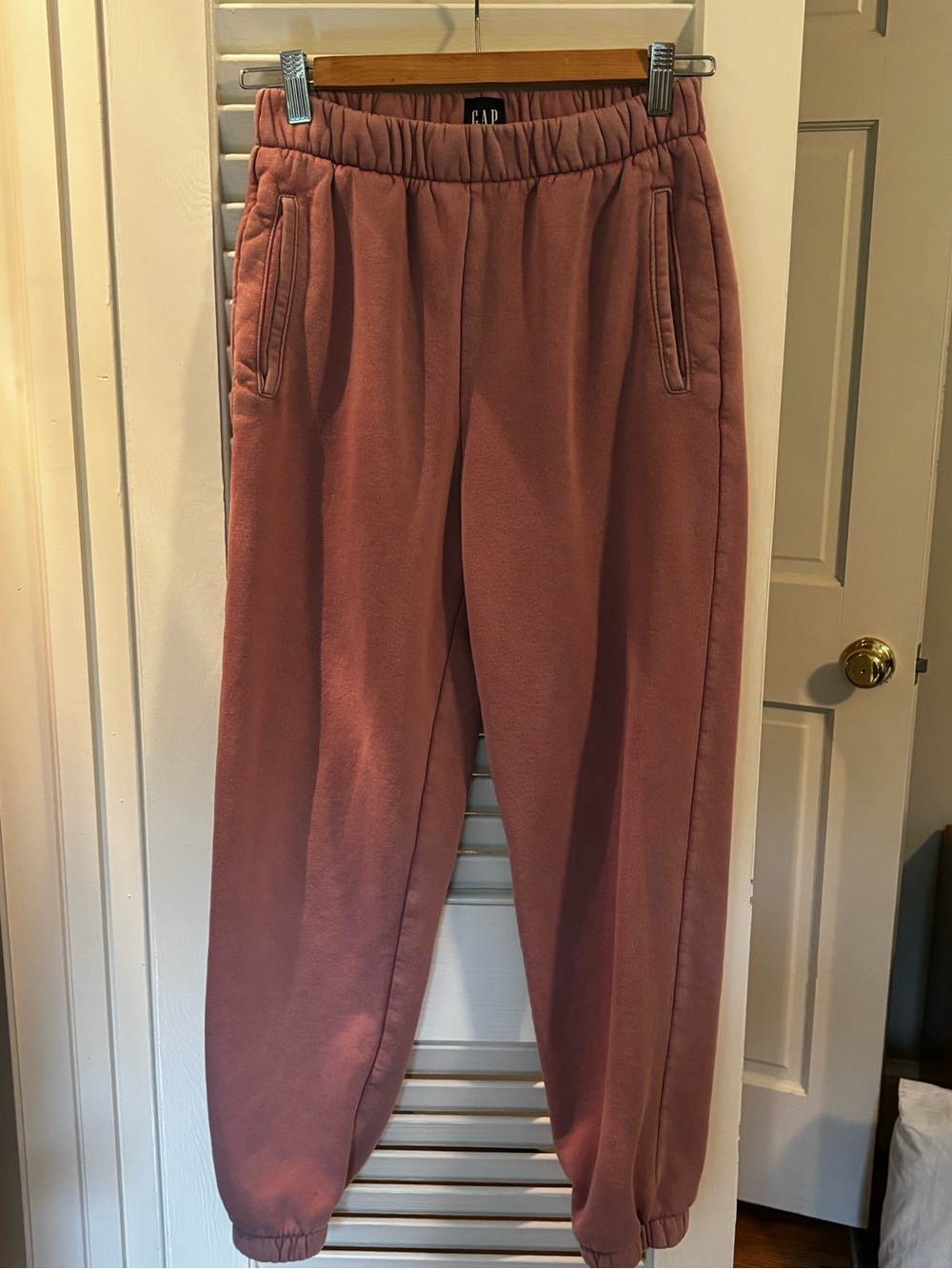 GAP Women’s mauve VintageSoft raglan joggers